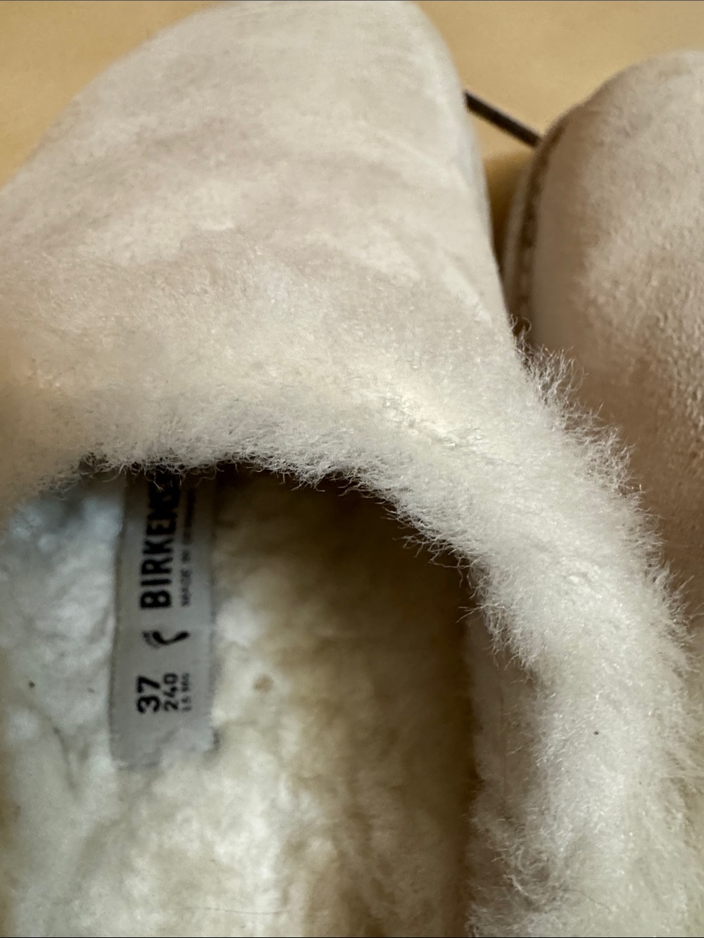 Birkenstock Cream with genuine Shearling Slippers - Picture 4 of 6